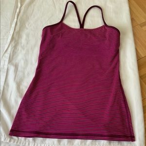 LuLulemon power Y tank with built in shelf bra.